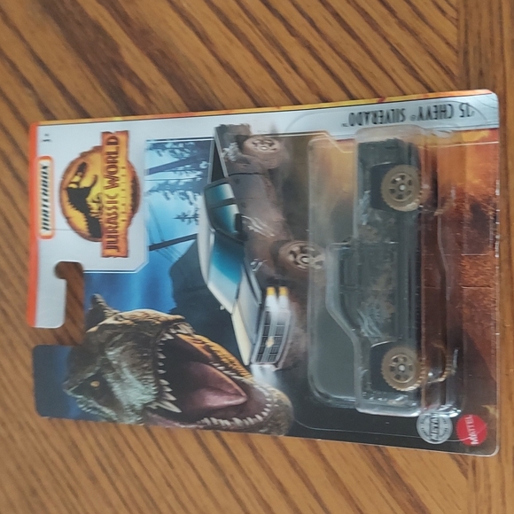 Matchbox '15 Chevy Silverado - Picture 1 of 8
